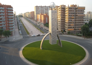 Instalación césped artificial Barcelona para espacios municipales y grandes superfícies
